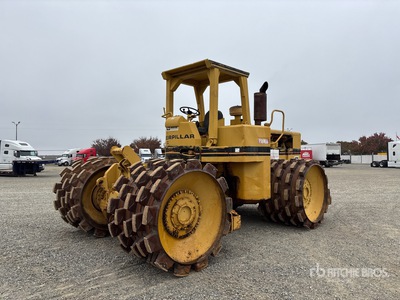 1970 Cat 825B ضاغطة التربة باربع عجلات