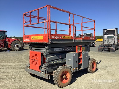 Skyjack SJ8841 RT 4x4 Dual Fuel Scissor Lift