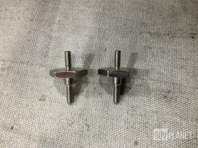 (124) GE 1675M54P01 Shouldered Studs