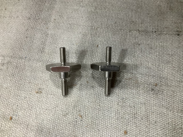 (124) GE 1675M54P01 Shouldered Studs