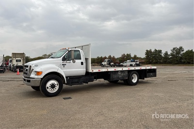 2009 Ford F-750 4x2 Camion à Plateau
