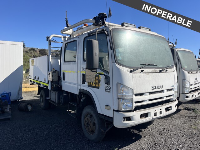 Isuzu NPS 500 Crew Cab Table Top Truck (Inoperable)