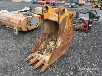 H & H JD230/270 26HD 24 in Digging Excavator Bucket - Fits John Deere 230/270