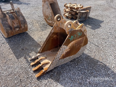 18 in Digging Backhoe Rear Bucket