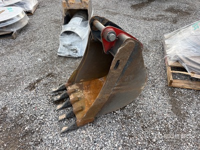 24 in Digging Backhoe Rear Bucket