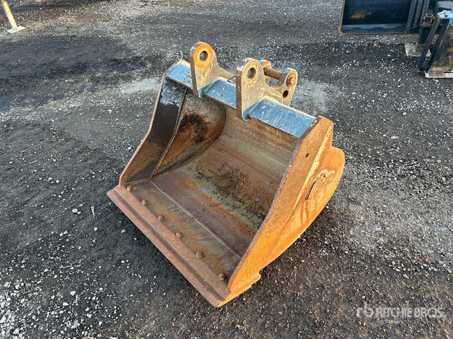 Backpush Bucket Rear AMI 36 in Cleanup Rear Backhoe Bucket - Fits Case 580 | Ritchie Bros ...