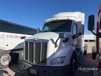 2019 Peterbilt 579 6x4 3- Achs Sattelzugmaschine mit Schlafkabine (Inoperable)