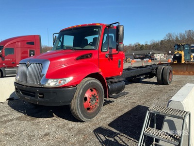 2005 International 4200 4x2 Cab and Chassis