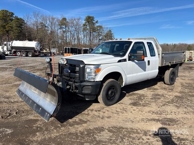 2016 Ford F-350 4x4 Extended Cab Camión con pala para nieve