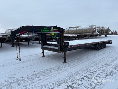 2022 Rainbow Trailers 30 ft Tri/A Gooseneck Equipment Trailer