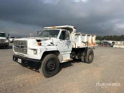1990 Ford 455D 4x2 S/A Dump Truck