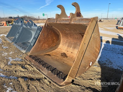 WBM 72 in Q/C Cleanup Excavator Bucket - Fits 300 Series