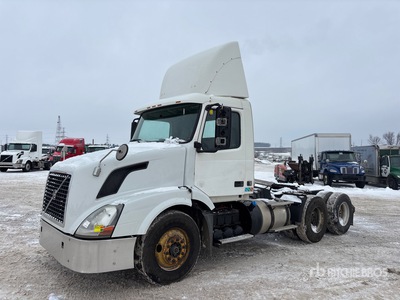 2012 Volvo VNL 6x4 Cabeza Tractora Cabina Corta