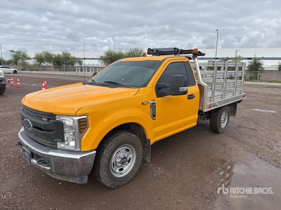 2019 Ford F-250 4x2 Flatbed Truck