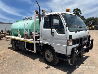 1989 Mazda T4000 3400 L 4x2 Camion à eau