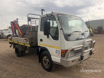 2002 Isuzu NPR 200 4x2 w/ 2005 Palfinger PC 2300 B 1.7 t Knuckle Boom Camion plataforma con grua