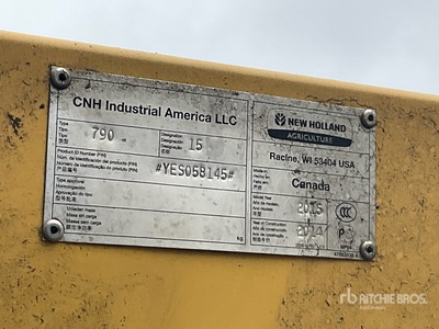 2015 New Holland 790 15 ft Combine Pickup Header