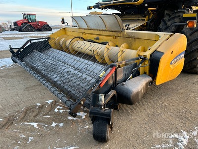 2015 New Holland 790 15 ft رأس الحصادة المجمعة بوقاية