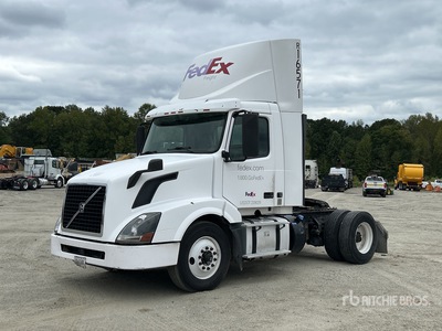 2015 Volvo VNL42T 4x2 S/A Day Cab Truck Tractor