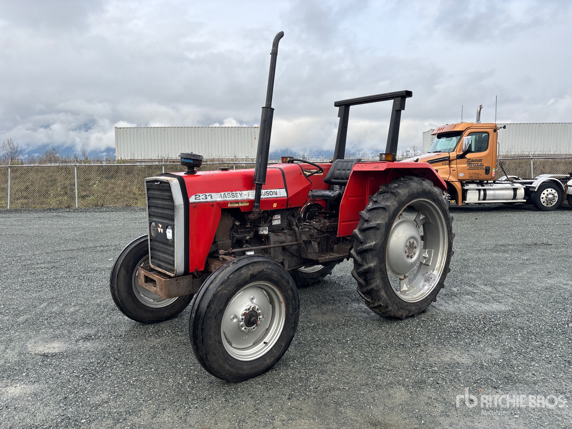 Massey Ferguson 231 جرار ثنائي الدفع