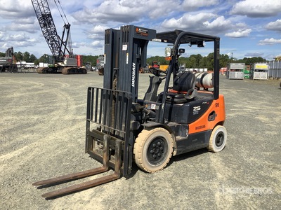 2014 Doosan G25E-5 3850 lb Pneumatic Tire Forklift