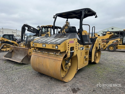 2013 Cat CB-54B Compacteur  double bille