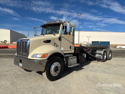 2005 Peterbilt 335 6x4 Roll-Off Truck
