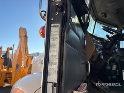 2005 Peterbilt 335 ロールオフトラック