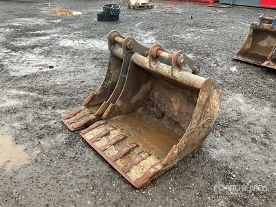 Quantity of (2) Strickland Digging 8 Ton Graafmachine Bak
