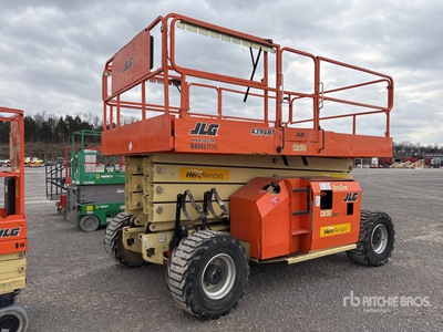 2017 JLG 4394 RT 4x4 Dual Fuel Elevador de tijera
