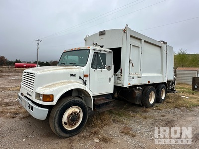 2001 International 6x4 Rear Loader 4900 Waste Collection Truck (Inoperable)