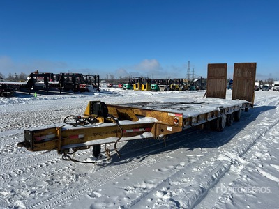 1994 J C Trailers 30 ft Tri/A Remolque Portamaquinaria