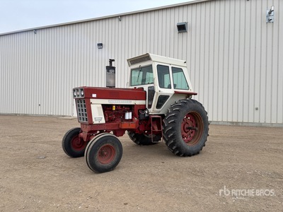 1972 International 966 2WD Tractor