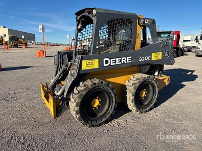 2017 John Deere 320E Minicargadora