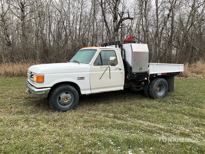 Ford F-350 Custom 4x2 Service Truck