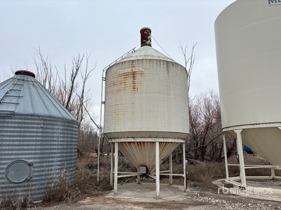 Lode King +/- 2000 bu Fertilizer Grain Hopper Bottom