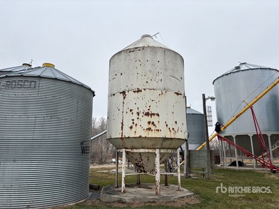 +/- 1800 bu Hopper Grain Bin