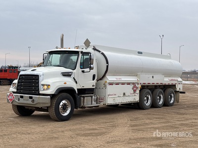 2013 Freightliner 114SD 19500 L 8x6 Fuel Truck