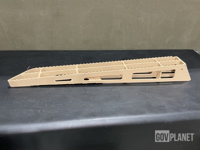 (5) Navistar 3689905C1 Nonskid Metallic Treads