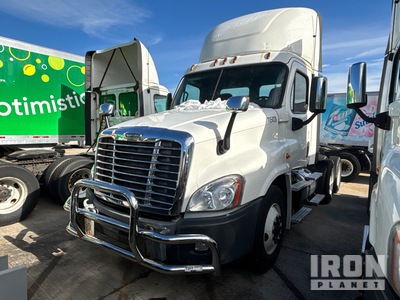 2016 Freightliner Cascadia 125 6x4 T/A Day Cab Truck Tractor