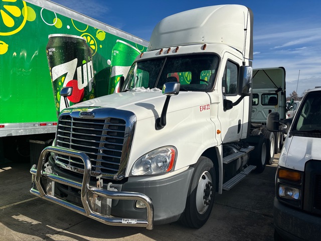 2015 Freightliner Cascadia 125 6x4 T/A Day Cab Truck Tractor