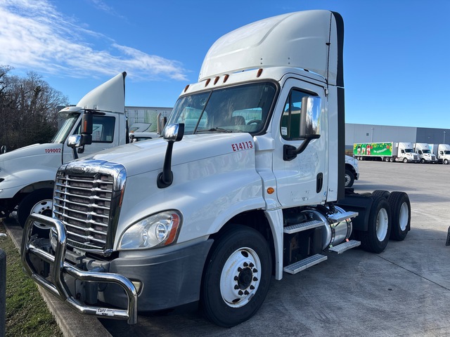 2015 Freightliner Cascadia 125 6x4 T/A Day Cab Truck Tractor