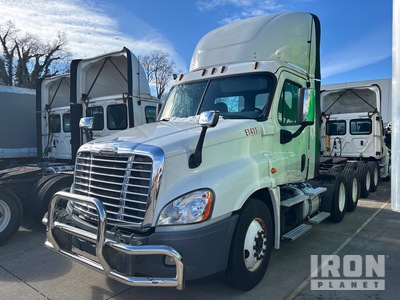 2015 Freightliner Cascadia 125 6x4 تراكتور شاحنة نهارية (ثنائية المحور)