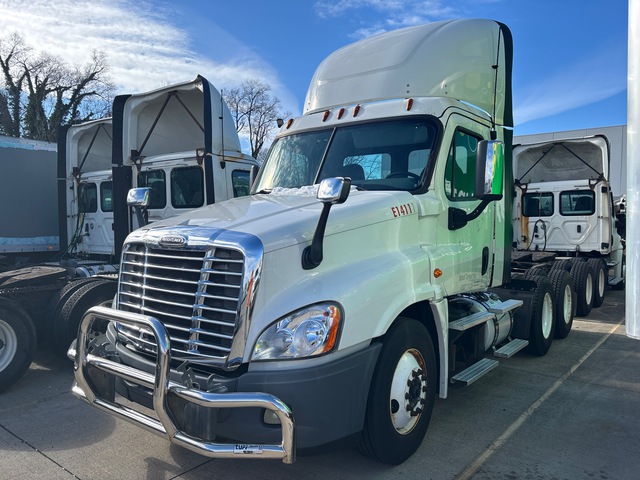 2015 Freightliner Cascadia 125 6x4 T/A Day Cab Truck Tractor