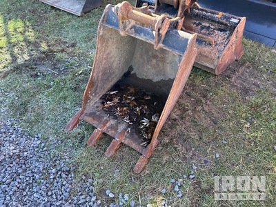 24 in Digging Excavator Bucket - Fits CAT 305E