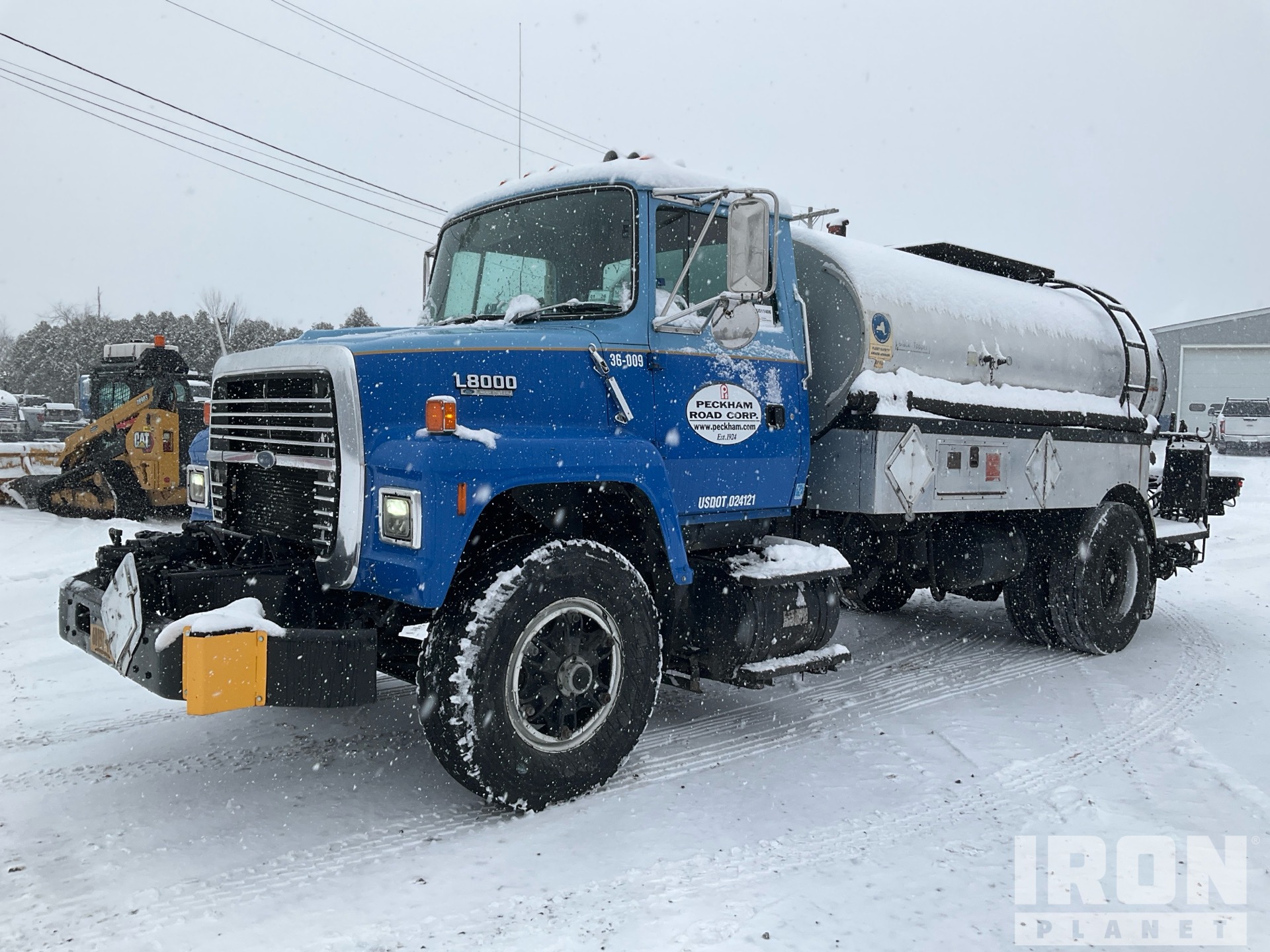 1991 Etnyre HL 1810 gal on 1999 Ford L8000 4x2 Asphalt Distributor