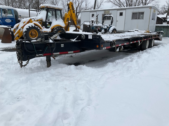 Eager Beaver 30 ft T/A Equipment Trailer