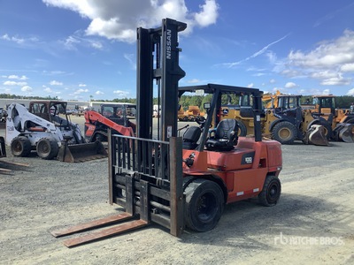 Nissan F04D45V 10000 lb Forklift