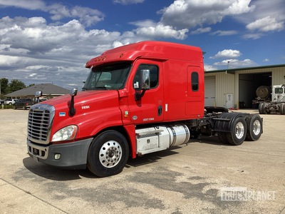 2018 Freightliner Cascadia 125 6x4 T/A Sleeper Truck Tractor