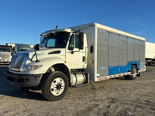 2009 International 4300 Hybrid 4x2 12 Bay Beverage Truck